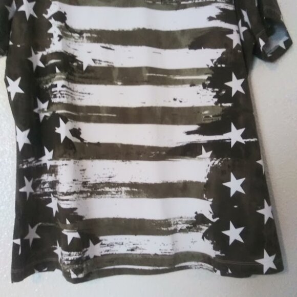 Denim & CO women's size M Olive green and white American flag print top - Picture 3 of 13